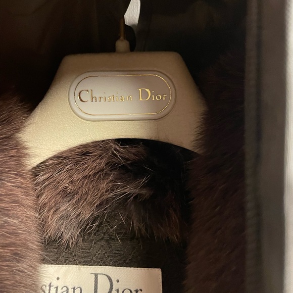 You are looking at a brown coat jacket with fox fur by Christian Dior size 6 - Picture 9 of 10